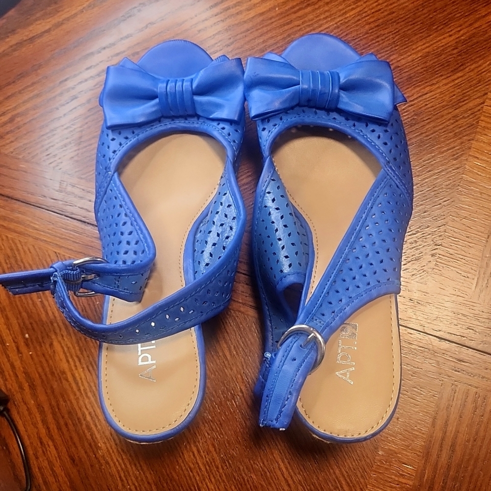 APT.9 Blue Bow Wedges, open toe size 8.5